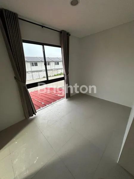 image RUMAH PARK SERPONG TYPE X2, 3KT ADA KAMAR MANDI DIDALAM KAMAR UTAMA, GADING SERPONG (6)