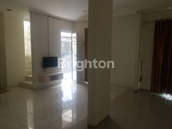 image DISEWAKAN RUMAH CANTIK RAPI 2 LANTAI DI BSD THE ICON (2)