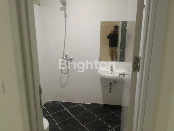 image DISEWAKAN RUMAH CANTIK RAPI 2 LANTAI DI BSD THE ICON (5)