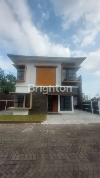 image RUMAH MEWAH 2 LANTAI, LT 136M² DI MAGUWOHARJO (1)