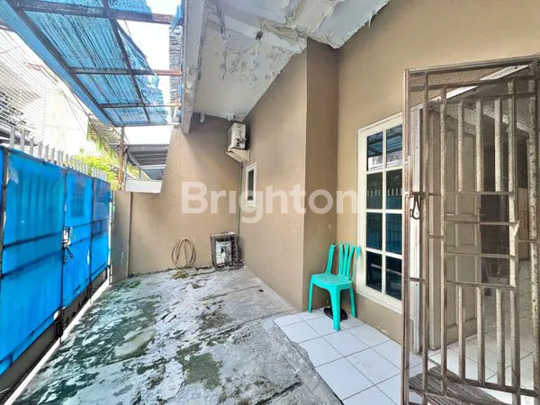 image RUMAH 2 LANTAI ROW 1 MOBIL DALAM KOMPLEK ONE GATE SYSTEM DEKAT MAL CENTRAL PARK DI TANJUNG DUREN (1)