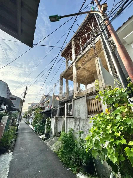 image RUMAH HITUNG TANAH ROW 1 MOBIL DALAM KOMPLEK PERUMAHAN ONE GATE SYSTEM DI TANJUNG DUREN (3)