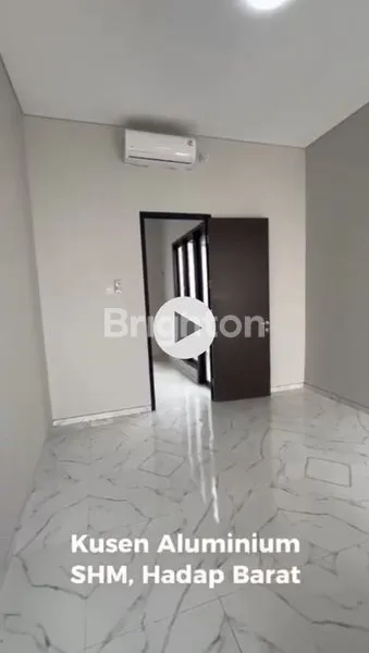 image RUMAH 2 LANTAI  SIAP HUNI DEKAT  UNIVERSTITAS PETRA FREE PAJAK PEMBELI, AC DAN WATER HEATER (7)