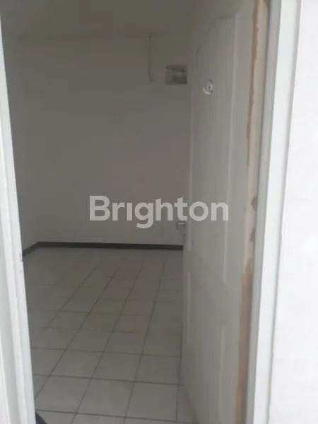 image DIJUAL/ SEWA RUMAH KLAMPIS SEMOLO BISA UNTUK GUDANG ATAU KANTOR, ROW JALAN LEBAR, DEKAT KE MERR  (3)