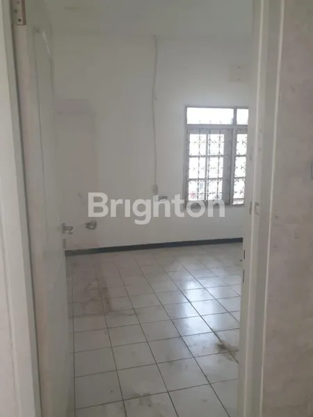 image DIJUAL/ SEWA RUMAH KLAMPIS SEMOLO BISA UNTUK GUDANG ATAU KANTOR, ROW JALAN LEBAR, DEKAT KE MERR  (5)