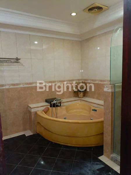 image RUMAH MEWAH 4 KT DI LIPPO KARAWACI (8)