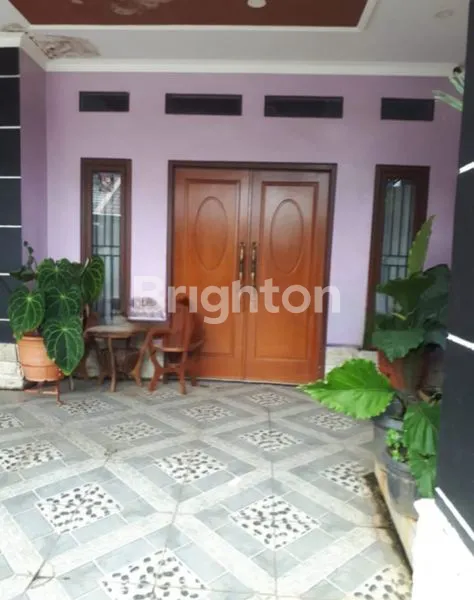 image RUMAH EKSOTIK 3 LANTAI SAWANGAN DEPOK (3)