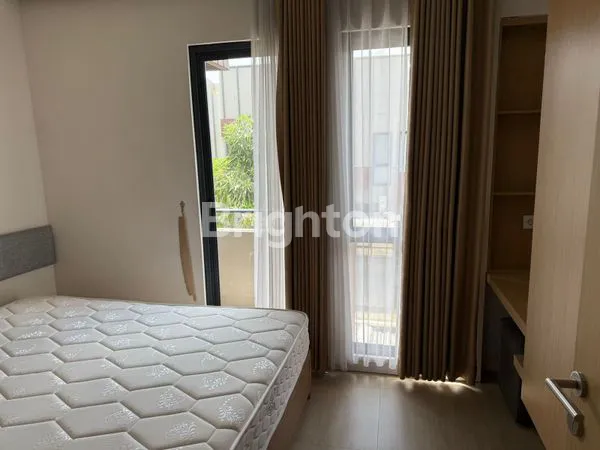 image RUMAH BARU BSD, 3 KT FULL FURNISH SIAP HUNI (4)