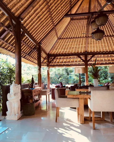 DIJUAL : VILLA MEWAH 4 BR SHM 650 M² - RIVERVIEW PERERENAN