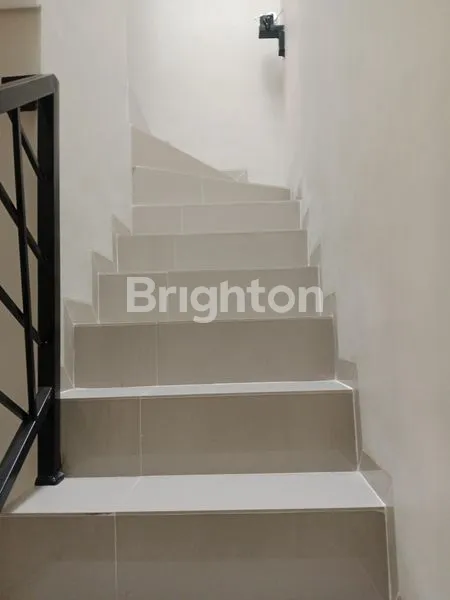 image RUMAH 2 LANTAI MBULAK KETINJANG SURABAYA UTARA  CIAMIK POOL (3)