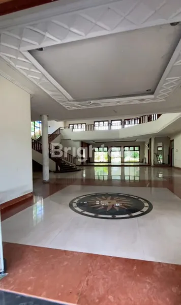 image RUMAH KLASIK OLD MONEY VIBES LOKASI PREMIUM DI RAYA KERTAJAYA (4)