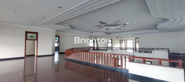 image RUMAH KLASIK OLD MONEY VIBES LOKASI PREMIUM DI RAYA KERTAJAYA (7)