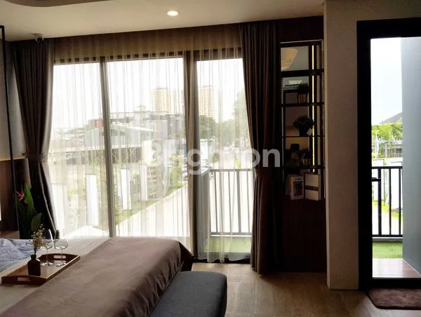 image RUMAH MEWAH 3 LANTAI DI ARIA PURI (8)