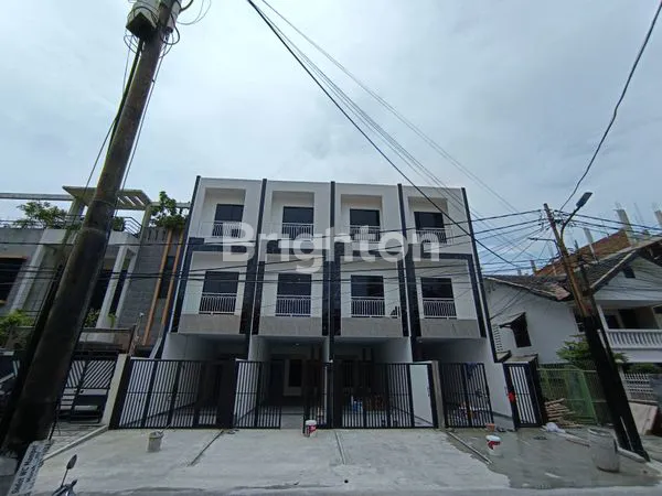 image RUMAH BARU 3 LANTAI DI TANJUNG DUREN (2)