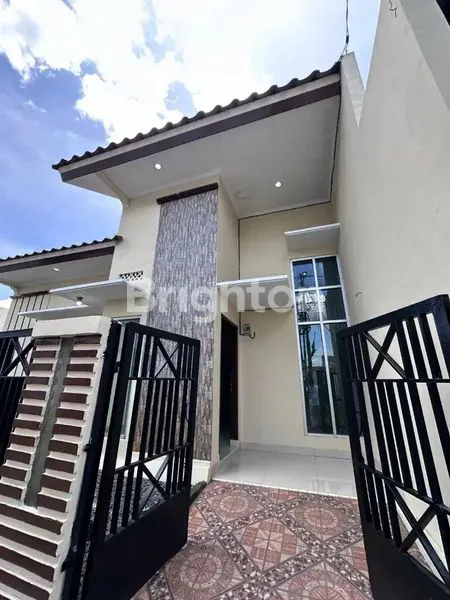 image RUMAH HOOK TANAH LUAS 200M+ PARKIR 4 MOBIL (2)