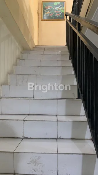 image RUMAH 2 1/4LANTAI SIAP HUNI LOKASI STRATEGIS. (4)