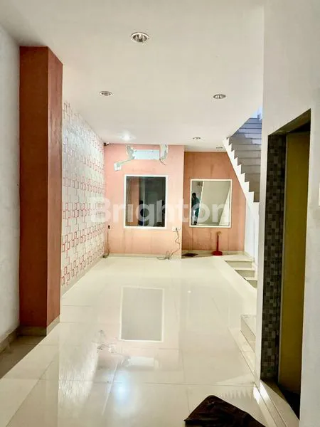 image RUKO 4 LANTAI SIAP HUNI DI JL SEKIP MEDAN (5)