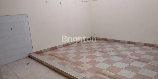 image RUMAH MEWAH 2 LANTAI DI TENGAH KOTA (2)