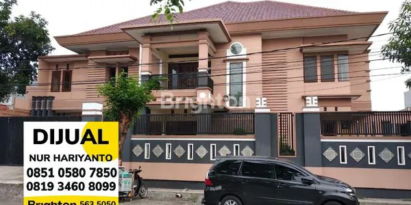 image RUMAH MEWAH 2 LANTAI DI TENGAH KOTA (1)