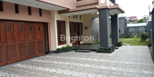 image RUMAH MEWAH 2 LANTAI DI TENGAH KOTA (7)