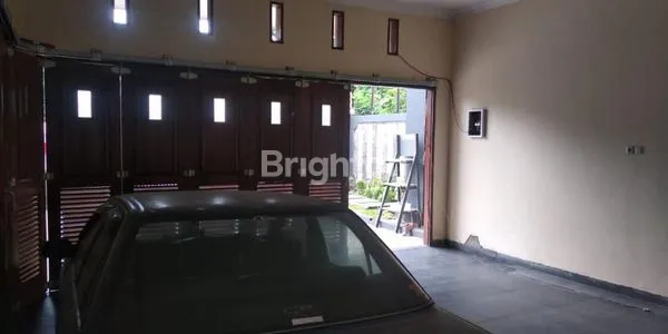 image RUMAH MEWAH 2 LANTAI DI TENGAH KOTA (5)