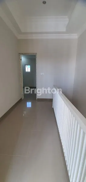 image RUMAH WISMA PERMAI SIAP HUNI ROW LEBAR 3 MOBIL (2)