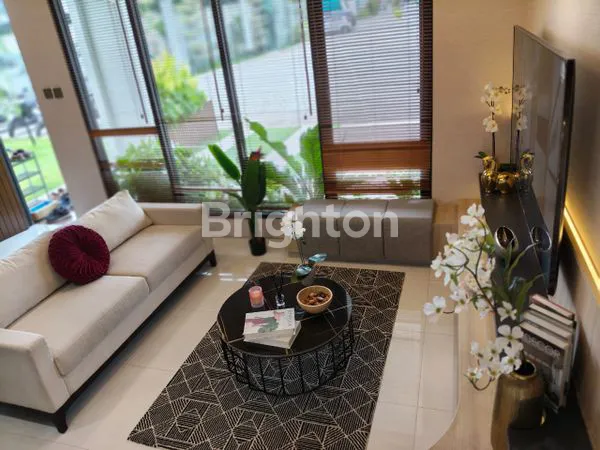 image RUMAH MEWAH 3 LANTAI DI CLUSTER PREMIUM, JAKARTA BARAT (3)