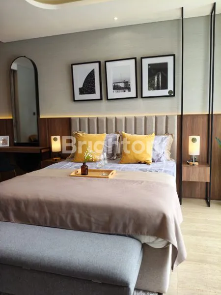 image RUMAH MEWAH 3 LANTAI DI CLUSTER PREMIUM, JAKARTA BARAT (6)