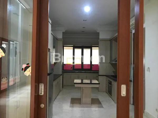 image RUMAH MEWAH DAN LUAS DI JAKARTA SELATAN (7)