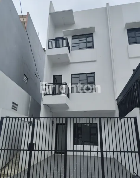 Gambar Property RUMAH BARU 3,25 LT JELAMBAR ROW 2 MOBIL DKT JALAN RAYA