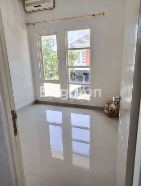 image RUMAH 2 LANTAI SIAP HUNI - PURI SURYA JAYA (3)