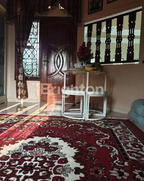 image DIJUAL R INIUMAH MEWAH 2 LANTAI DI KOTA DENGAN HARGA YANG FANTASTIS DEKAT DENGAN FASILITAS PUBLIK DI LINGKUNGAN YANG AMAN DAN NYAMAN! (2)