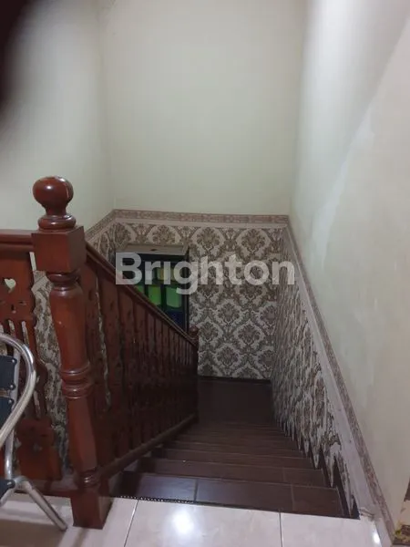 image DIJUAL R INIUMAH MEWAH 2 LANTAI DI KOTA DENGAN HARGA YANG FANTASTIS DEKAT DENGAN FASILITAS PUBLIK DI LINGKUNGAN YANG AMAN DAN NYAMAN! (6)