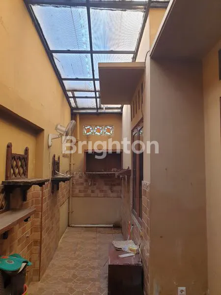 image DIJUAL R INIUMAH MEWAH 2 LANTAI DI KOTA DENGAN HARGA YANG FANTASTIS DEKAT DENGAN FASILITAS PUBLIK DI LINGKUNGAN YANG AMAN DAN NYAMAN! (8)