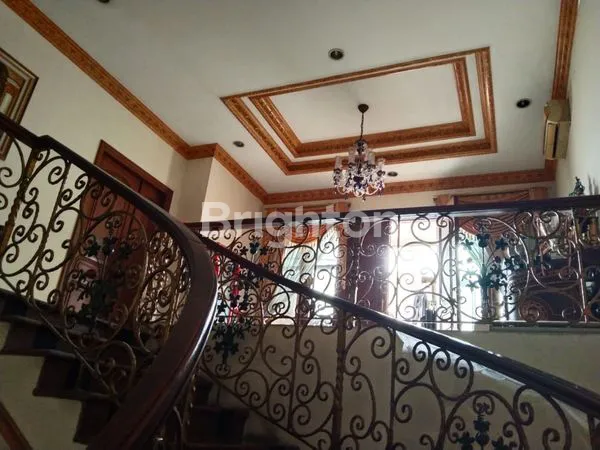 image RUMAH 2.5 LANTAI LT 316M² DI KG TIMUR (8)