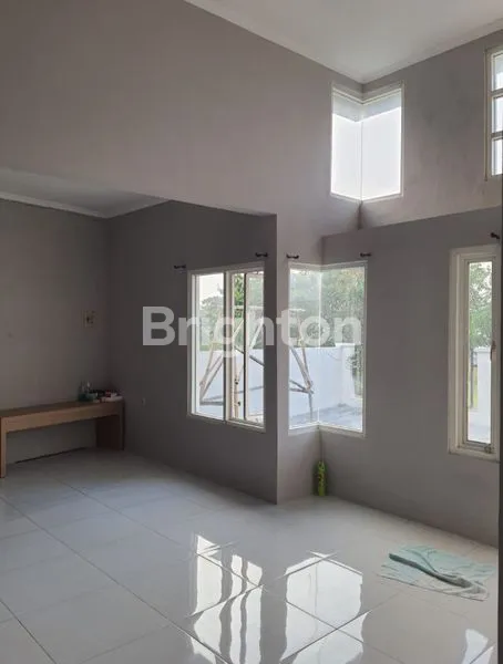 image DISEWAKAN RUMAH BANGUNAN BARU SIAP PAKAI DI GRIYA LESTARI SEMARANG (6)