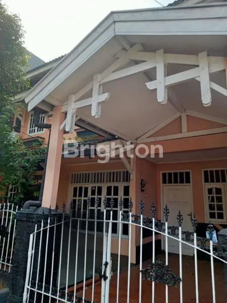 image RUMAH 2 LANTAI SIAP HUNI DI SEMOLOWARU (1)