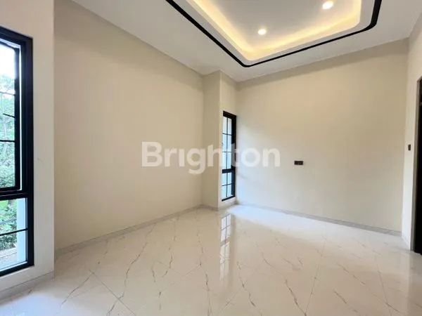 image RUMAH BARU GRESS 2 LANTAI JALAN UTAMA MANYAR (4)