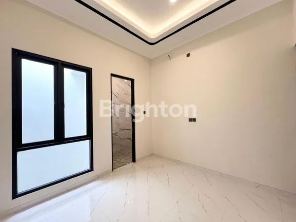 image RUMAH BARU GRESS 2 LANTAI JALAN UTAMA MANYAR (2)
