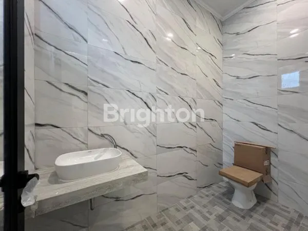 image RUMAH BARU GRESS 2 LANTAI JALAN UTAMA MANYAR (5)