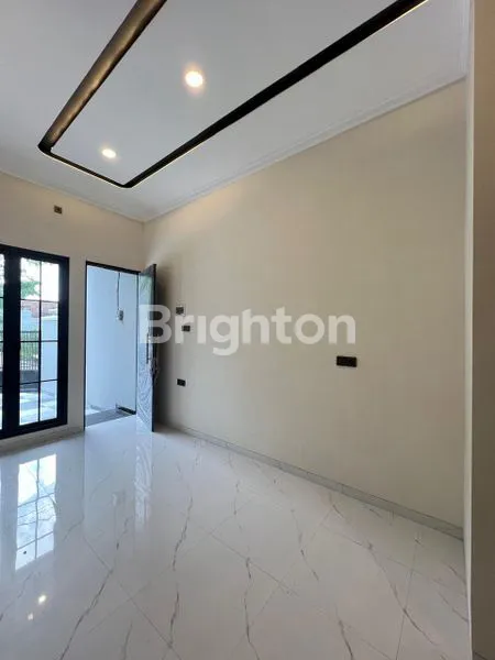 image RUMAH BARU GRESS 2 LANTAI JALAN UTAMA MANYAR (8)