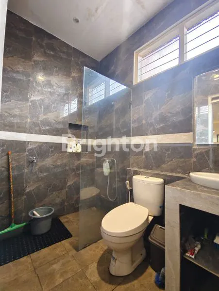 image RUMAH LUAS TERAWAT SIAP HUNI AKSES JALAN LEBAR TURANGGA LENGKONG BUAH BATU BANDUNG (5)