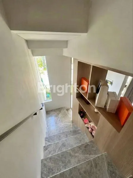 image RUMAH KONSEP RESORT MODERN DI JANTUNG BSD CITY (3)