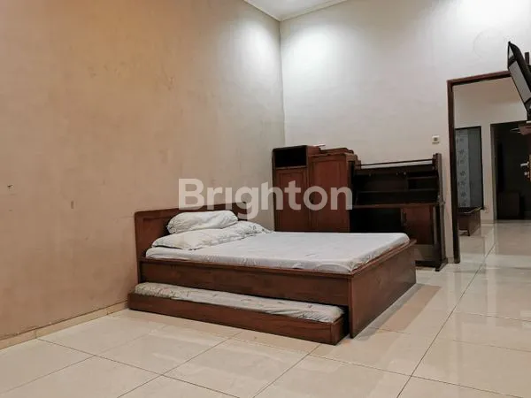 image RUMAH SIAP PAKAI TERAWAT DI PENJARINGAN, SURABAYA. COCOK UNTUK DAPUR MBG, KANTOR NOTARIS, KANTOR USAHA, INDUSTRI RUMAHAN, TOKO ONLINE. DEKAT KE RAYA MERR, PENJARINGAN, GRAHA YKP , BANDARA JUANDA, PONDOK TJANDRA, RUNGKUT INDUSTRI. (4)