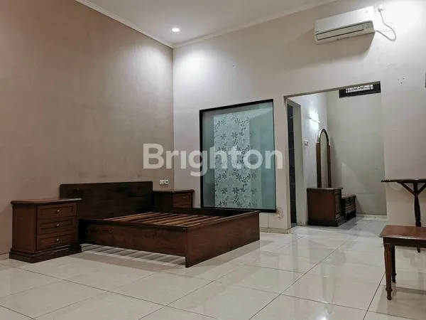 image RUMAH SIAP PAKAI TERAWAT DI PENJARINGAN, SURABAYA. COCOK UNTUK DAPUR MBG, KANTOR NOTARIS, KANTOR USAHA, INDUSTRI RUMAHAN, TOKO ONLINE. DEKAT KE RAYA MERR, PENJARINGAN, GRAHA YKP , BANDARA JUANDA, PONDOK TJANDRA, RUNGKUT INDUSTRI. (2)