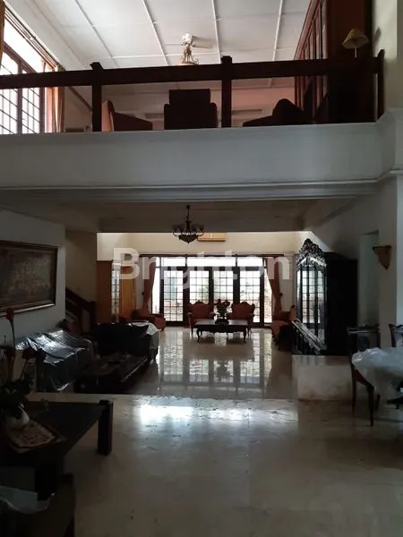 image RUMAH MEWAH MENTENG LT 611M² SHM (2)