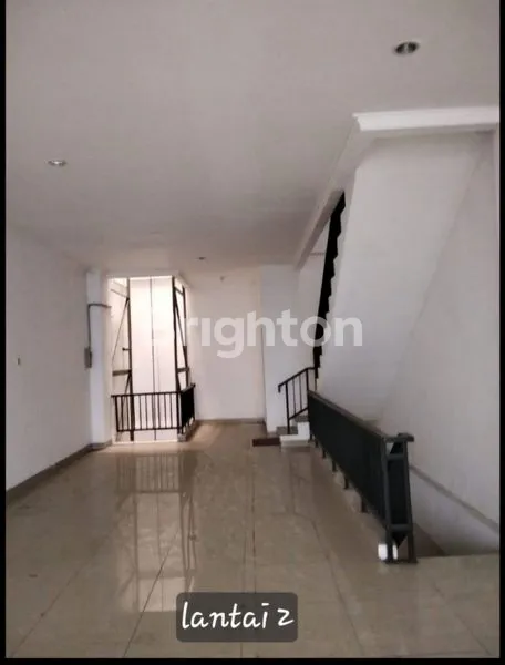 image RUKO 3 LANTAI DI REMPOA CIPUTAT TANGERANG (7)