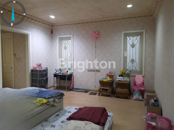 image RUMAH MEWAH 3.5 LANTAI, BANGUNAN 440 M²  SIAP HUNI, LOKASI PREMIUM DI JAKARTA BARAT (7)
