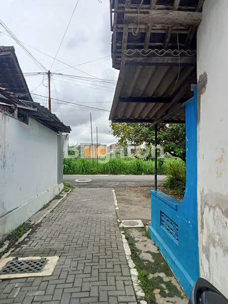 image RUMAH SIAP HUNI, STRATEGIS, AKSES MOBIL, HANYA 4 MENIT KE TUGU YOGYAKARTA. (2)
