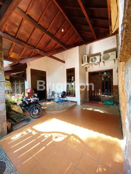 image RUMAH 2ND TERAWAT DEKAT RAYA MERR DI RUNGKUT MENANGGAL CUMA 1.2M (5)